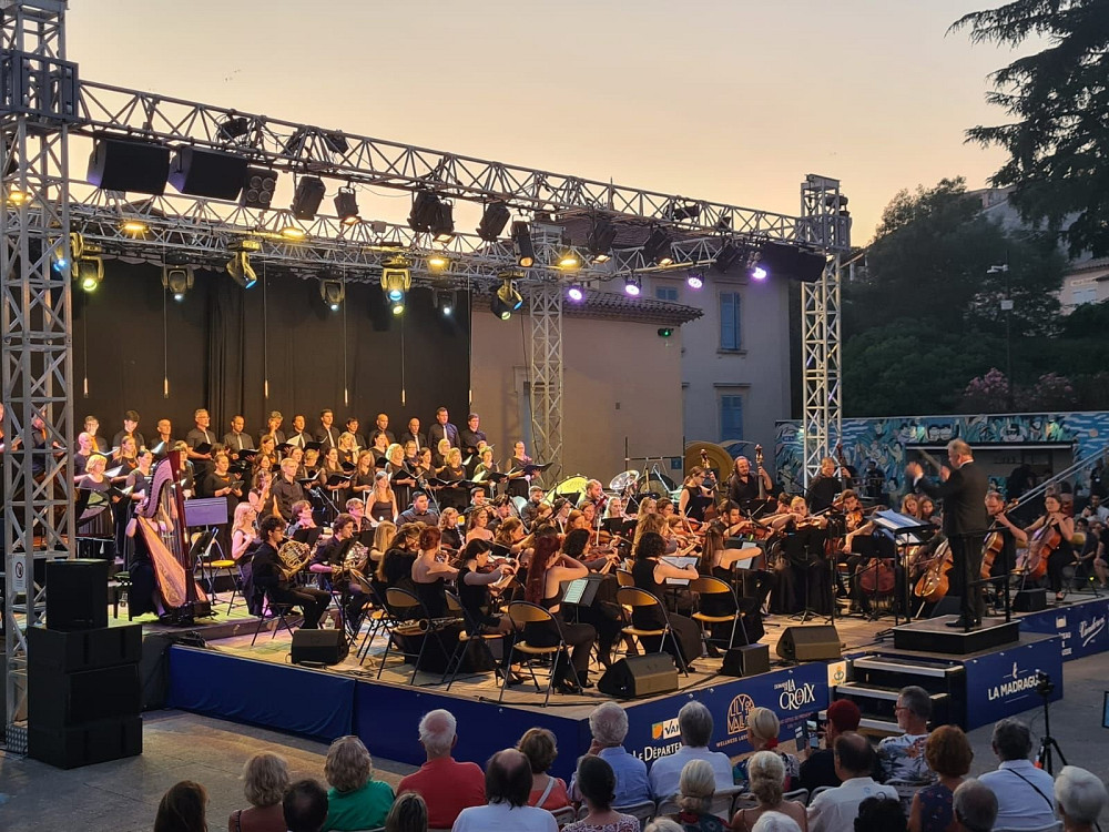 KOMORNI ZBOR MUSICA VIVA JE OB OBČINSKEM PRAZNOVANJU DNEVA DRŽAVNOSTI PRIPRAVIL VRHUNSKI GLASBENI PROGRAM, na katerem so nastopili izvrstni glasbeniki.&nbsp;