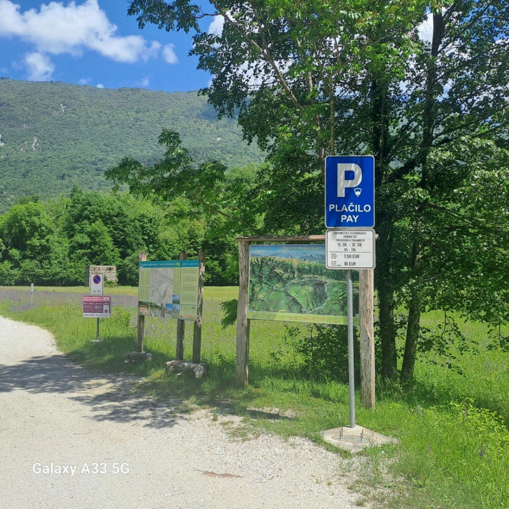 VZPOSTAVLJEN PARKIRNI REŽIM POMEMBNO PRISPEVA K UREJENOSTI JAVNEGA PROSTORA ter izboljšanju kakovosti bivanja prebivalcev.