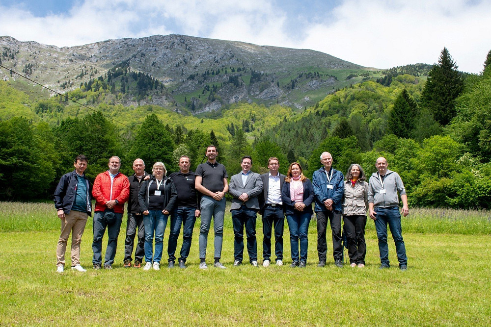 NA SLAVNOSTNEM SREČANJU KRAJANOV IN GOSTOV ob vstopu Baške grape med Gorniške vasi so se kresale odlične ideje o prihodnjem sodelovanju.