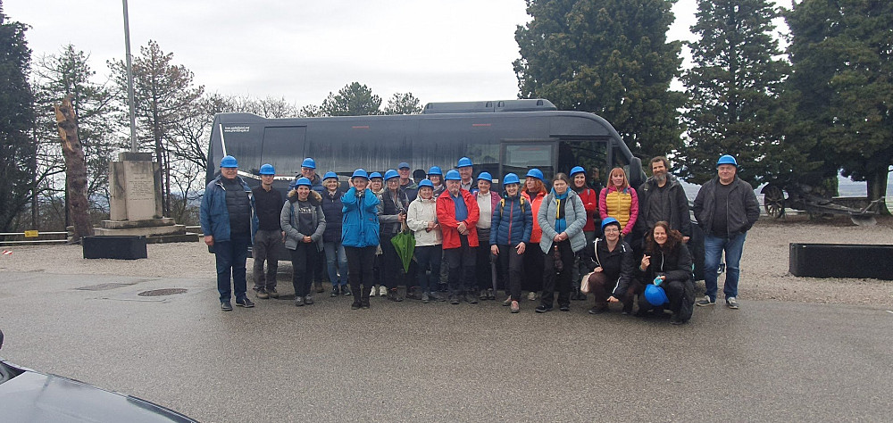 FUNDACIJA POTI MIRU IN POSOŠKI RAZVOJNI CENTER STA ZA TURISTIČNE PONUDNIKE ORGANIZIRALA EKSKURZIJO PO KRAŠKEM DELU POTI MIRU, kjer so udeleženci spoznali Walk of Peace klub ponudnikov, projekte Poti miru ter vzpostavili nove povezave za izboljšano sodelovanje v turizmu