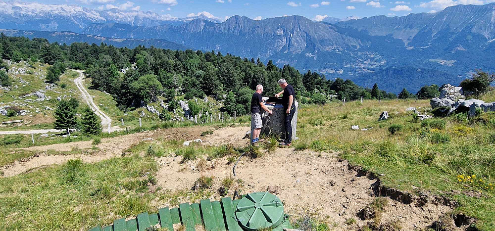 V ZAČETKU JULIJA SO SE ZARADI SUŠE V VASEH AVSA, PIKI IN PLOHI POJAVILE TEŽAVE Z VODO, zato je občina uvedla začasne ukrepe in pripravlja dolgoročne rešitve.