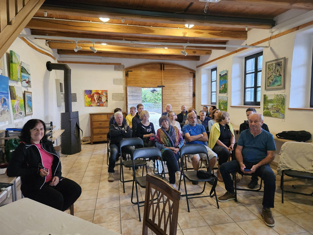 ARHITEKTKA JASMINA ŠAVLI LAPANJE JE VAŠČANOM PREDSTAVILA PREDLOG SPREMEMBE NAMEMBNOSTI IZBRANIH STAVB V VAŠKEMU JEDRU BREGINJA, s čimer bi prispevali k ohranjanju dediščine in obogatitvi turistične ponudbe. 