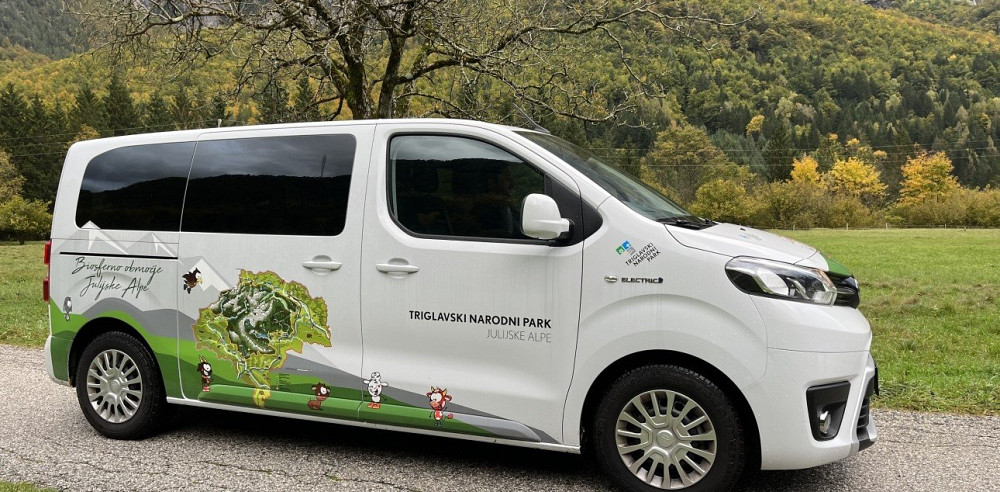 OBČINA KOBARID JE V SEPTEMBRU OB EVROPSKEM TEDNU MOBILNOSTI ORGANIZIRALA BREZPLAČNE »HOP-ON, HOP-OFF« PREVOZE, ki omogočajo raziskovanje krajev po občini.