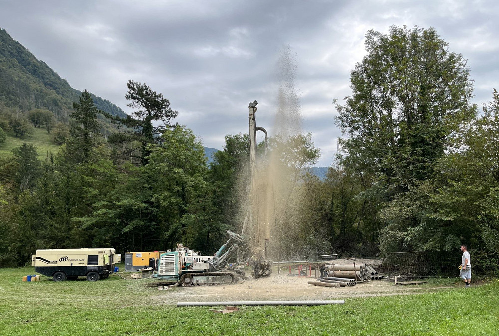 VODA IZ VRTIN NA LOČAH bo rezervni vodni vir predvsem za vodooskrbo naselja Tolmin.