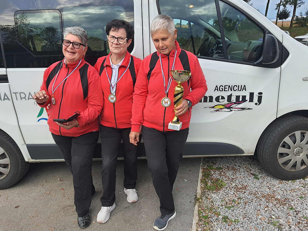 TOLMINSKE BALINARKE MARIJA GREGORČIČ, JOŽICA KOŠUTA IN DRAGICA ROVŠČEK SO V MALEM SLATNIKU OSVOJILE ZLATO DRŽAVNO PRIZNANJE v kategoriji upokojenk.