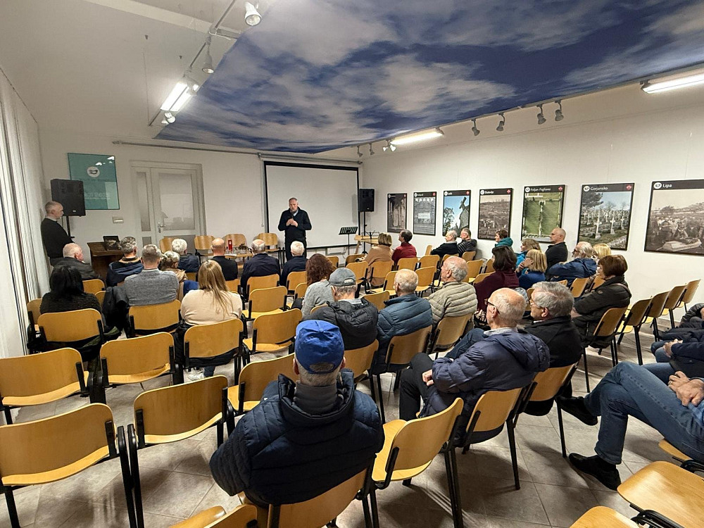 OB IZIDU NOVE KNJIGE INTER MONTES: KOBARIŠKA TISOČLETJA so ob 30-letnici Občine Kobarid predstavili celovit prikaz arheološke dediščine, zgodovinskih prelomnic in družbenega razvoja Kobariške od prazgodovine do sodobnosti.