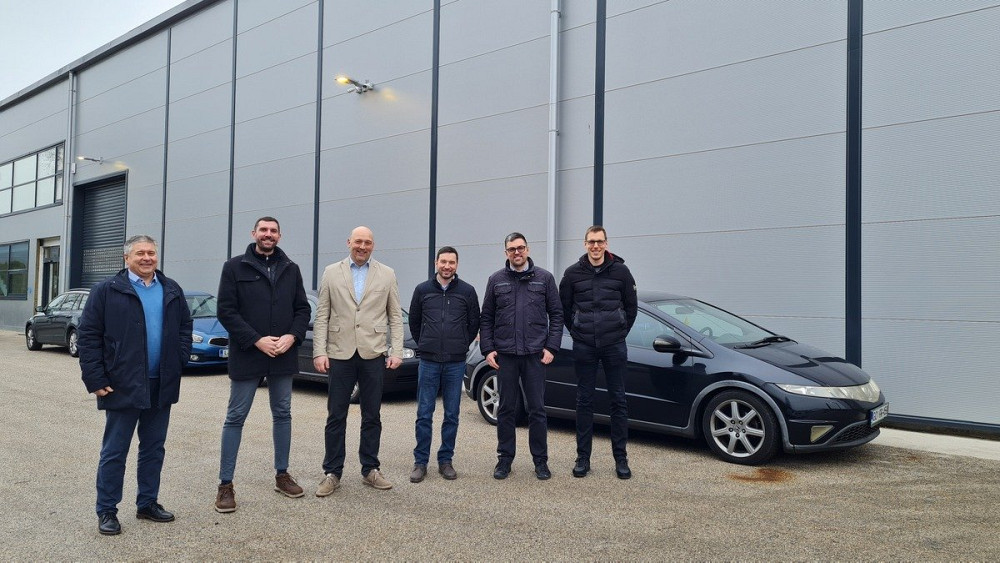 ŽUPAN ALEN ČERV IN PODŽUPAN OTON BRATUŽ STA V OKVIRU REDNEGA DIALOGA OBČINE Z LOKALNIM GOSPODARSTVOM OBISKALA PODJETJI SIAPRO IN KOPLAST MANFREDA ter se seznanila z njunim delovanjem, razvojnimi usmeritvami in izzivi poslovanja v današnjem gospodarskem okolju.