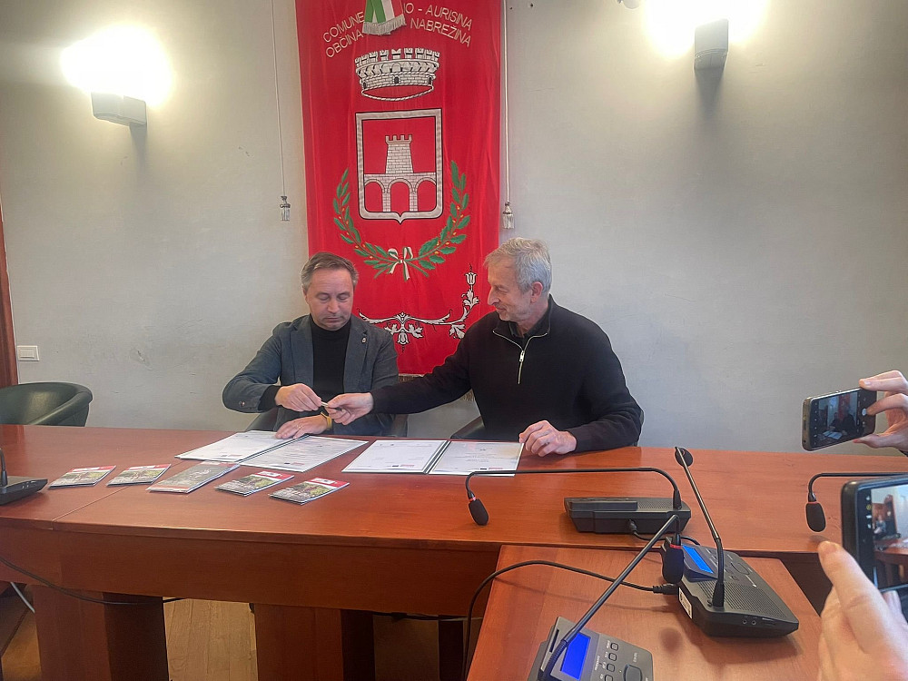 ZAKLJUČNI DOGODEK PROJEKTA WALKOFPEACE+ JE OMOGOČIL SREČANJE PROJEKTNIH PARTNERJEV IN DELEŽNIKOV, ki so s podpisom pisma o nameri med občinama Devin-Nabrežina in Komen ter ogledom Muzeja vojne za mir v Trstu utrdili nadaljnje skupno delovanje na področju ohranjanja in razvoja dediščine Poti miru.