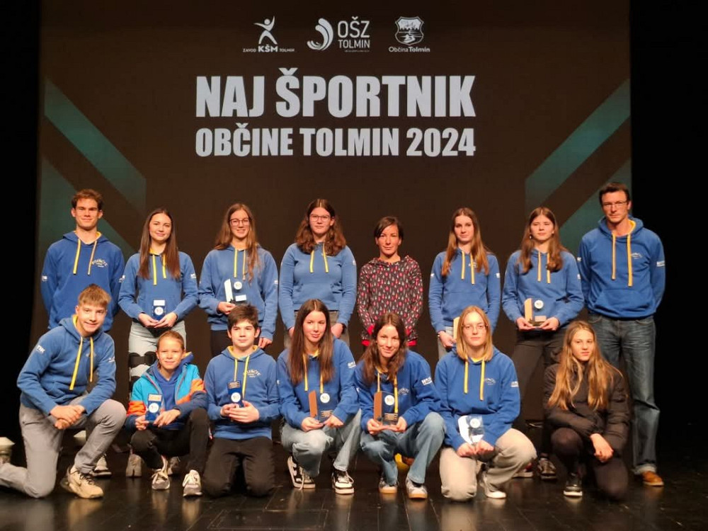 ATLETI IN ATLETINJE ATLETSKEGA DRUŠTVA POSOČJE SO V LETU 2024 NASTOPILI NA ŠTEVILNIH TEKMOVANJIH, osvojili medalje na državnih prvenstvih v različnih kategorijah, nekateri pa so uspešno zastopali Slovenijo tudi na mednarodnih tekmovanjih, kar potrjuje kakovost dela v klubu in predanost športu.