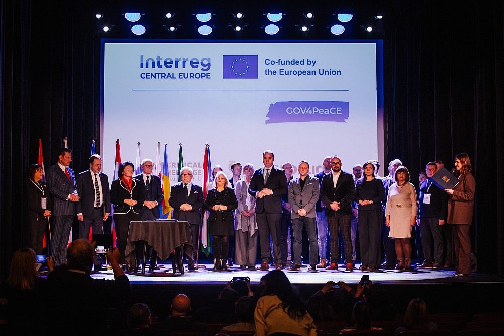 V POLJSKEM MESTU GORLICE JE 3. TRANSNACIONALNA KONFERENCA PROJEKTA GOV4PEACE ZDRUŽILA PRIBLIŽNO 60 PREDSTAVNIKOV IZ VEČ EVROPSKIH DRŽAV z namenom izmenjave izkušenj in krepitve sodelovanja pri upravljanju dediščine prve svetovne vojne ter razvoju čezmejnih Poti miru.