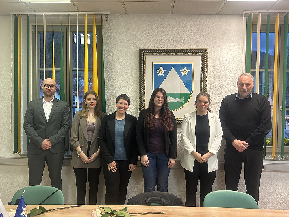 KOBARIŠKI ŽUPAN MARKO MATAJURC JE 13. MARCA PRIPRAVIL SPREJEM ZA DIPLOMANTE IN MAGISTRANTE ter jim ob uspešno zaključenem študiju čestital in poudaril pomen njihovega znanja za razvoj lokalne skupnosti.