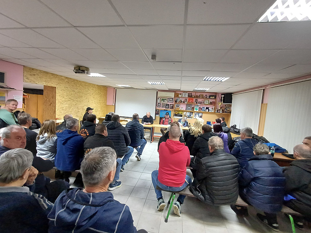 ZA PRIJETNA DOŽIVETJA NA MOTORISTIČNIH POTEH je potrebno tudi veliko znanja, strpnosti in prilagajanja, zato so razne delavnice za motoriste nadvse dobrodošle.