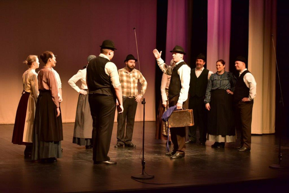 NA FOLKLORNEM POPOTOVANJU PO SEVERNI PRIMORSKI SE JE PREDSTAVILO OSEM FOLKLORNIH SKUPIN IN ŠEST&nbsp;SKUPIN LJUDSKIH PEVCEV IN GODCEV, katerih glavnina deluje v Zgornjem Posočju. &nbsp;