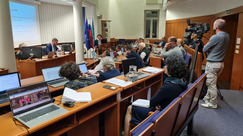 OS OBČINE TOLMIN JE NA 31. REDNI SEJI MED DRUGIM SOGLASNO POTRDIL REBALANS PRORAČUNA ZA LETO 2026, predstavili pa so se tudi kandidati za vodenje treh institucij v občini.