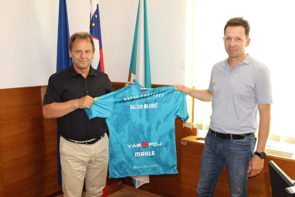 KAR ŠEST ČLANOV FOOTGOLF KLUBA POSOČJE BOVEC BO ZASTOPALO SLOVENIJO NA SVETOVNEM PRVENSTVU V MEHIKI, kar je izjemen uspeh za bovški klub in veliko priznanje slovenskemu footgolfu.