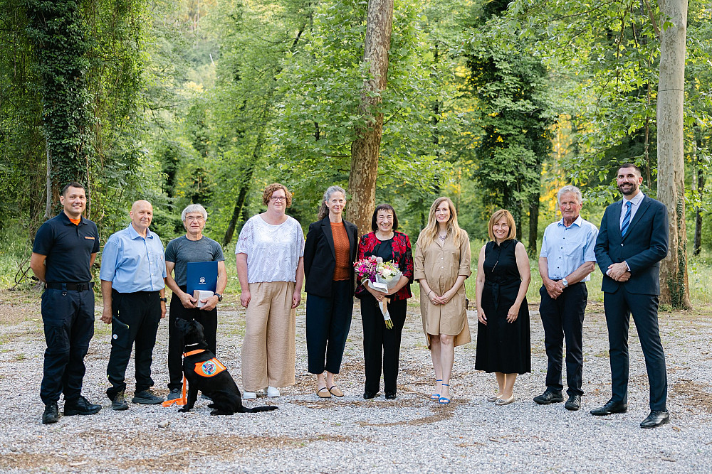 OBČINA TOLMIN JE OB LETOŠNJEM OBČINSKEM PRAZNIKU PODELILA PLAKETO, DVE PRIZNANJI, TRI ZAHVALE IN ČASTNO ZAHVALO ŽUPANA posameznikom ter organizaciji, ki s svojim predanim delom pomembno prispevajo k razvoju, povezanosti in prepoznavnosti lokalne skupnosti.
