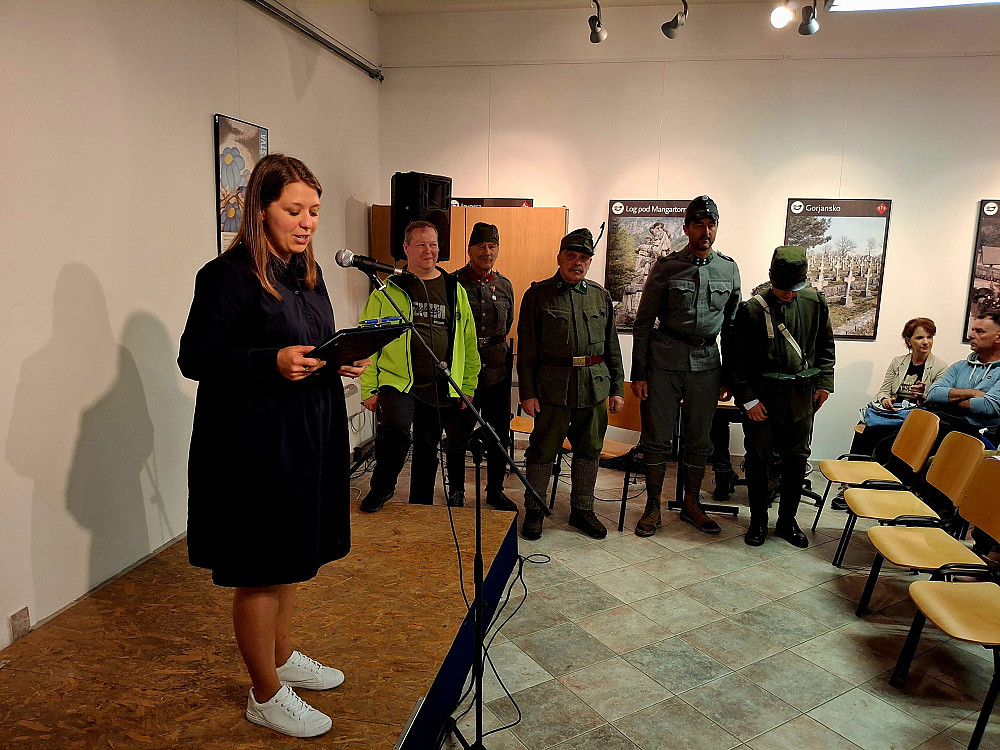 OB 110-LETNICI ZAČETKA BOJEV OB SOČI JE KOBARIŠKI MUZEJ SKUPAJ Z OSNOVNO ŠOLO SIMONA GREGORČIČA KOBARID IN FUNDACIJO POTI MIRU PRIPRAVIL PRIREDITEV V SPOMIN IN OPOMIN, na kateri so opozorili na pomen ohranjanja spomina ter skupno odgovornost za mir.