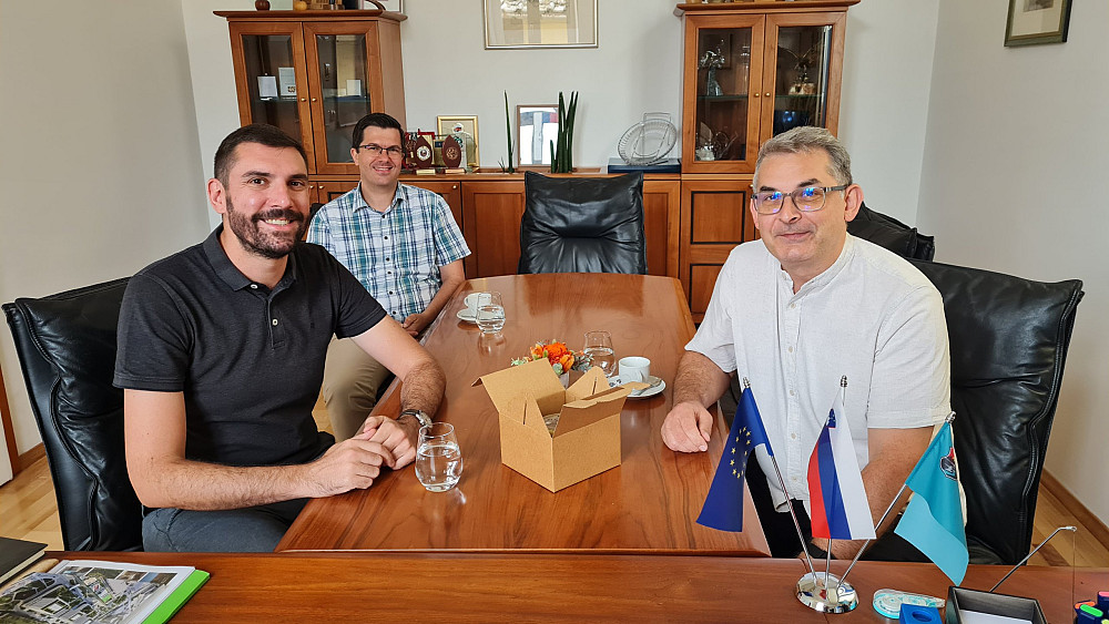 NAJPREJ KAPLAN, NATO ŽUPNIK IN NAZADNJE ŠE ŽUPNIJSKI UPRAVITELJ ŽUPNIJ KAMNO IN VOLČE – Takšna je bila 23 let dolga pot Damijana Bajca v Tolminu, ob čemer je vseskozi dobro sodeloval tudi z občino.