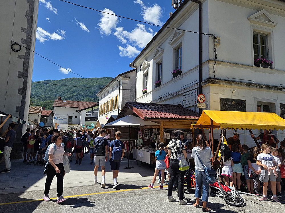 FESTIVAL ZDRAVJA V KOBARIDU JE OBISKOVALCEM VSEH GENERACIJ PA PONUDIL BREZPLAČNE PREVENTIVNE PREGLEDE, strokovne nasvete, delavnice ter številne aktivnosti za spodbujanje zdravega življenjskega sloga.