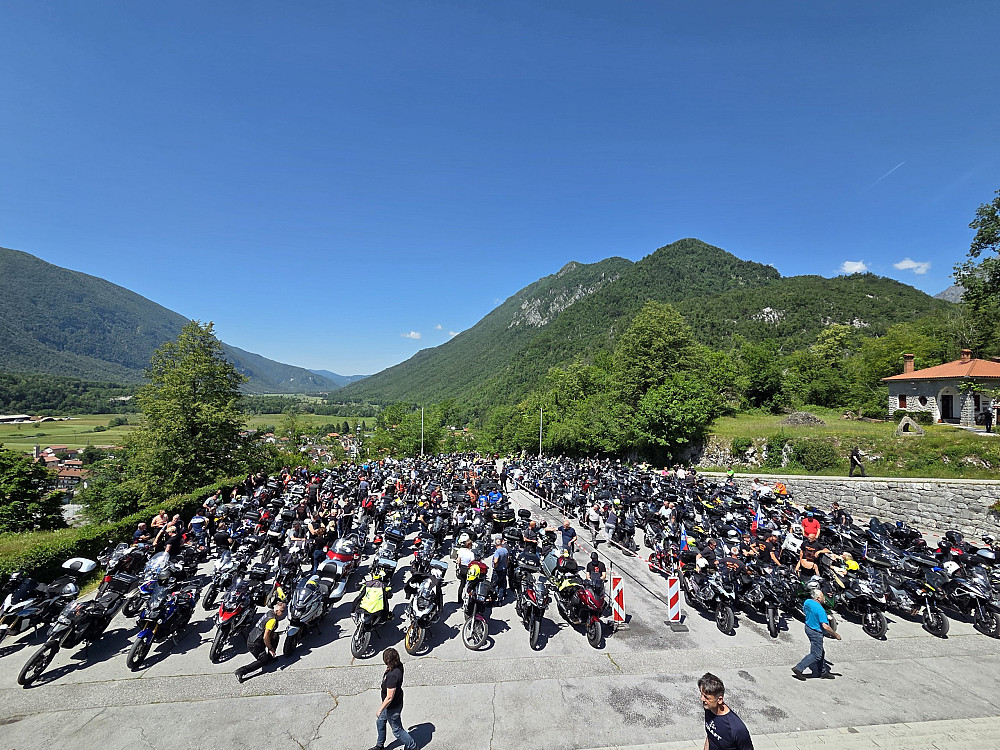 NA BLAGOSLOVU MOTORJEV IN MOTORISTOV v Kobaridu se je zbralo več kot 400 motoristov.