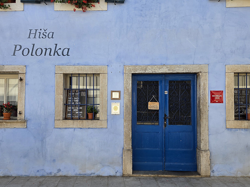 HIŠA POLONKA JE BILA PRVIČ UVRŠČENA V MICHELIN GUIDE SLOVENIA 2026 kot priporočena restavracija (Michelin Selected), s čimer je dodatno utrdila sloves Kobarida kot ene vodilnih gastronomskih destinacij v Sloveniji.