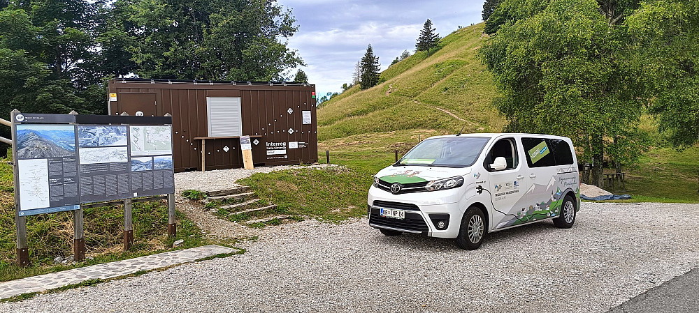 OBČINA KOBARID BO OB SEPTEMBRSKIH KONCIH TEDNA ZAGOTAVLJALA BREZPLAČNE PREVOZE HOP ON HOP OFF, ki bodo omogočali trajnostno, udobno in brezskrbno raziskovanje krajev in znamenitosti v občini.