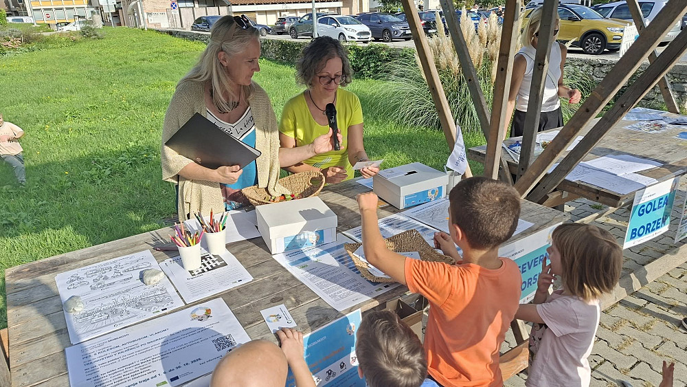 RCM SEVERNA PRIMORSKA JE Z RAZLIČNIMI AKTIVNOSTMI, OD POPRAVIL KOLES IN PROMETNOVARNOSTNIH DELAVNIC DO SPODBUJANJA TRAJNOSTNIH POTI NA DELO, tudi letos uspešno ozaveščal prebivalce o pomenu trajnostne, varne in dostopne mobilnosti.