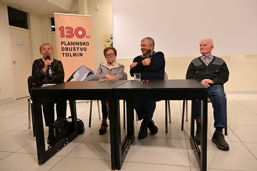 PLANINSKO DRUŠTVO TOLMIN OB 130-LETNICI DELOVANJA Z RAZLIČNIMI DOGODKI OBUJA SVOJO BOGATO ZGODOVINO, PLANINSKI VEČER V KNJIŽNICI CIRILA KOSMAČA PA JE BIL POKLON GENERACIJAM PROSTOVOLJCEV, ki so s predanostjo soustvarjale društveno dediščino. 