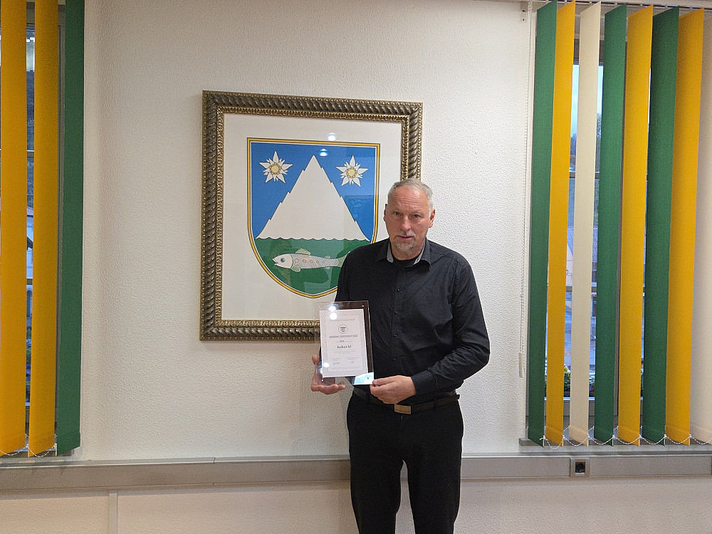 OBČINA KOBARID JE ZA LETO 2026 PREJELA SREBRNI CERTIFIKAT ISSO V OKVIRU PROJEKTA ZLATI KAMEN, ki potrjuje doseženo raven razvojne uspešnosti in kakovosti življenja v občini.